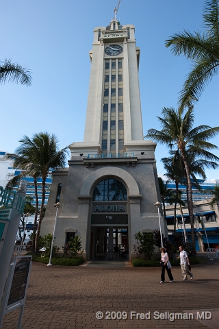 20091031_145637 D3.jpg - Aloha Tower, Honolulu. A waterfront market, shopping mall, recreational area.  Cruise ships dock here